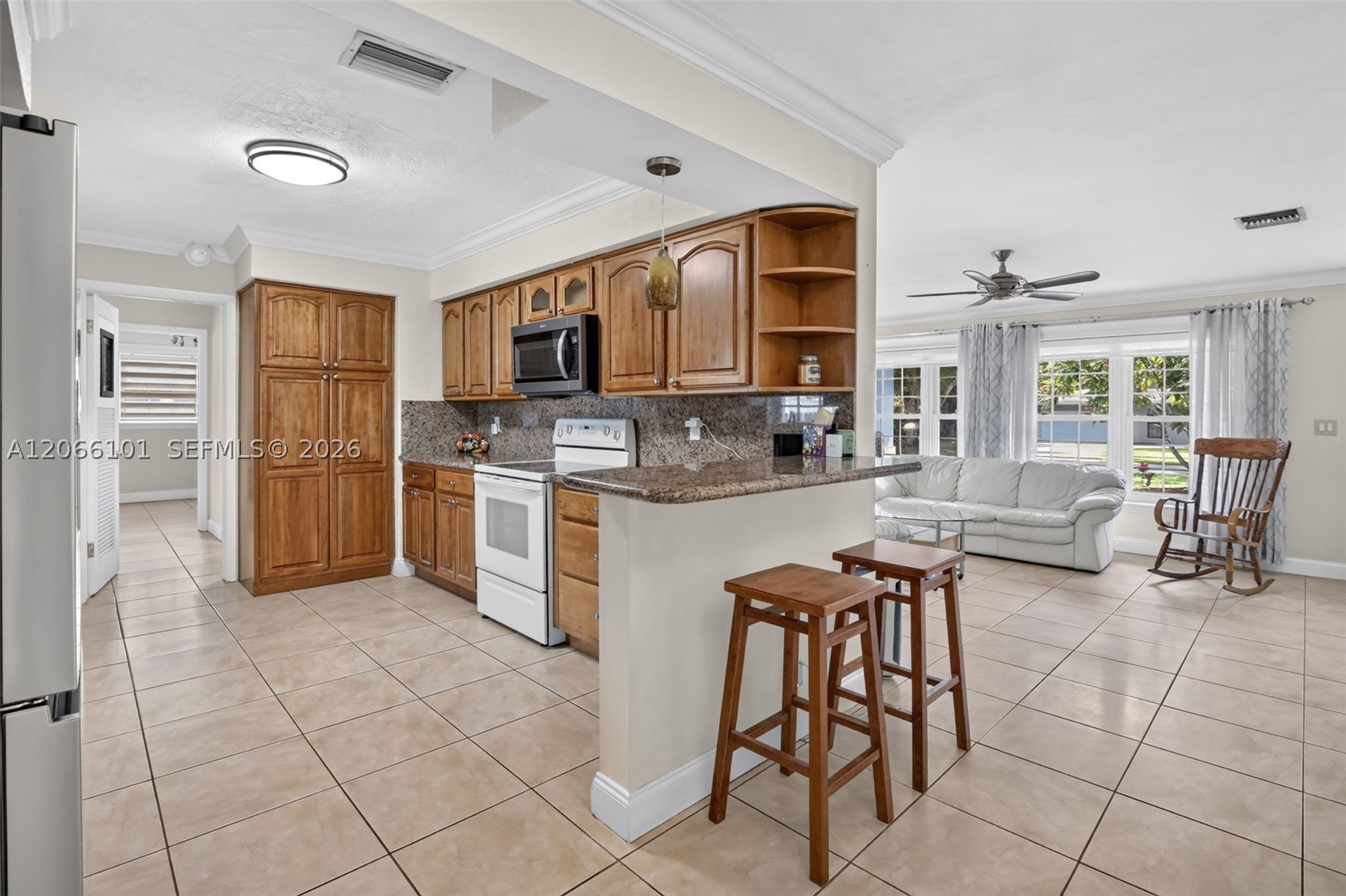 801 Ixora Ln Property Photo 12