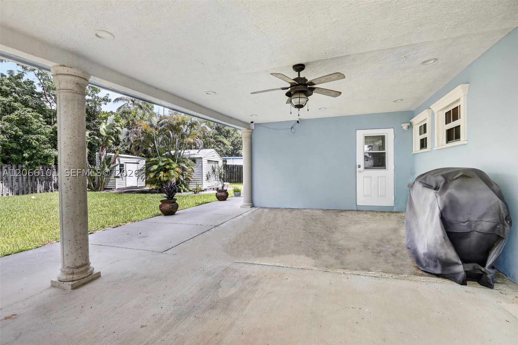 801 Ixora Ln Property Photo 35