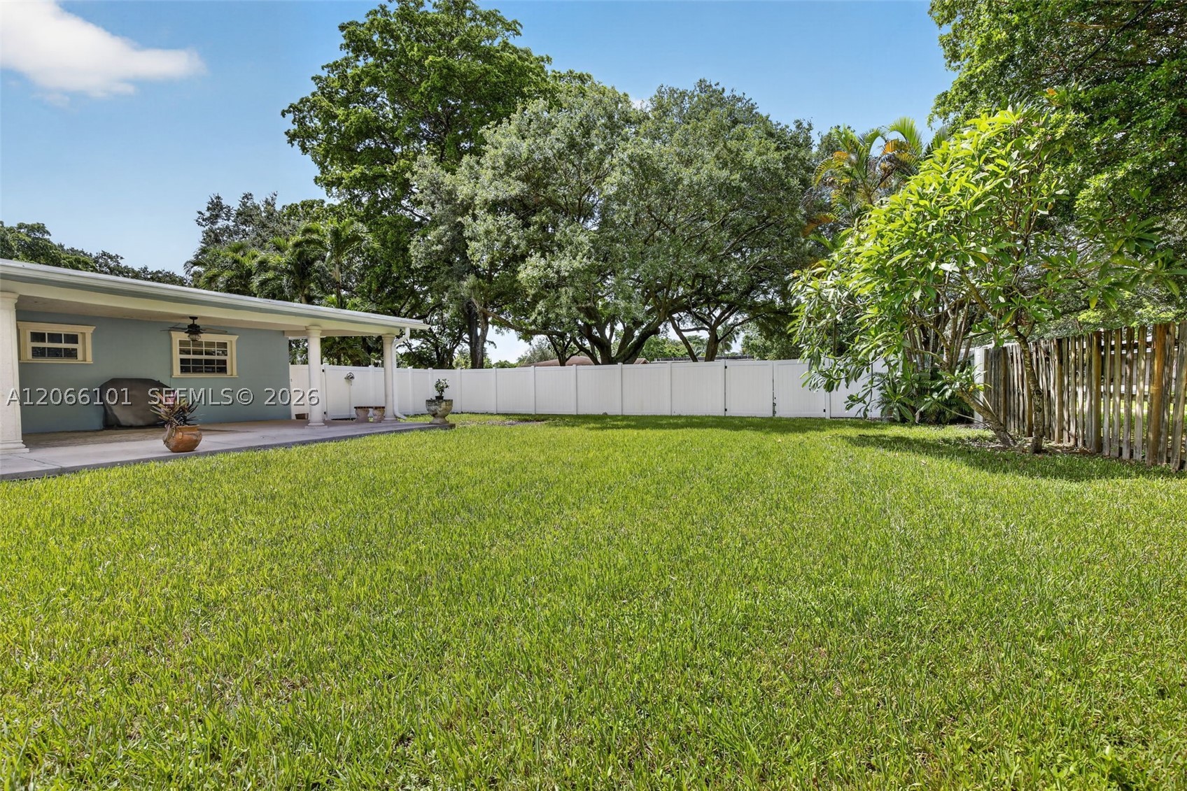 801 Ixora Ln Property Photo 37