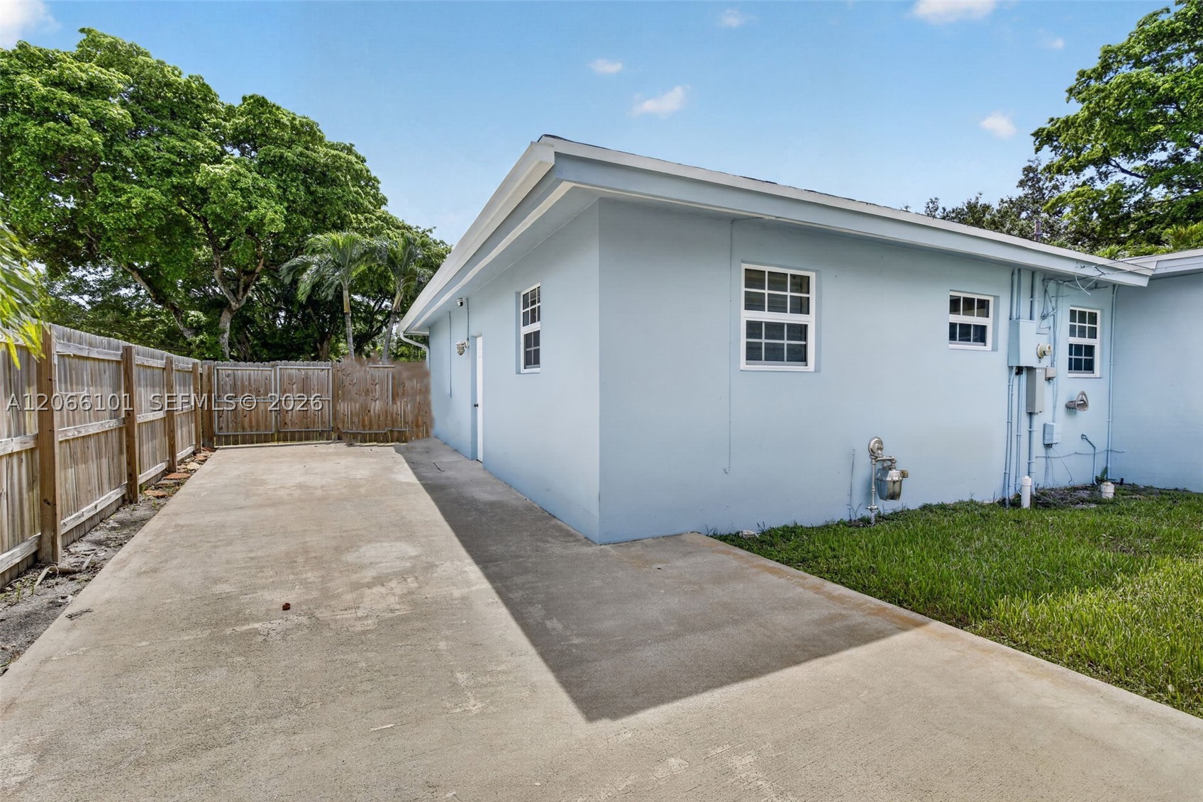 801 Ixora Ln Property Photo 40