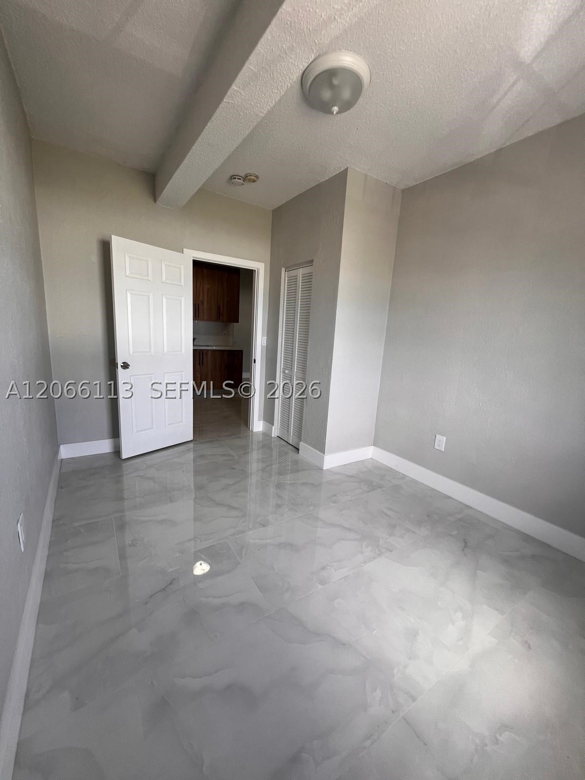 1625 Nw 35th St B5 Property Photo 2