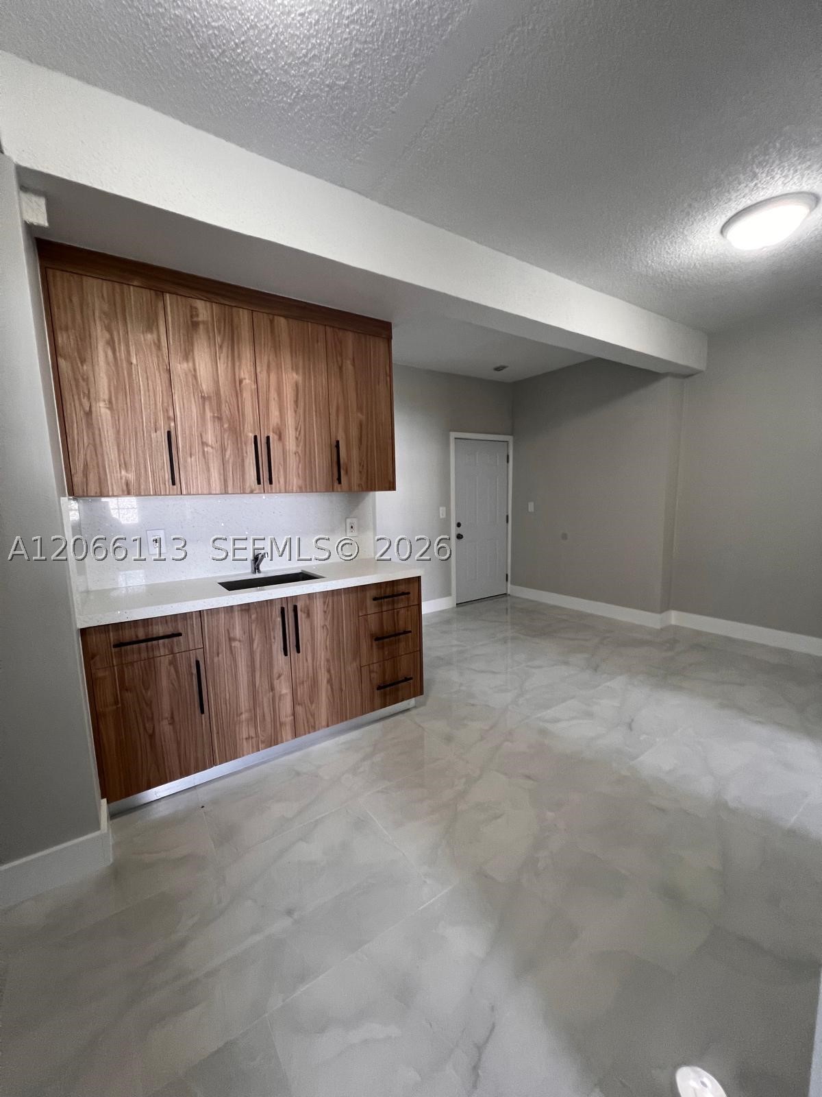 1625 Nw 35th St B5 Property Photo 8