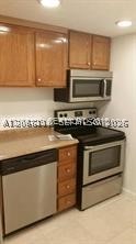 3670 Inverrary Dr 1u Property Photo 2