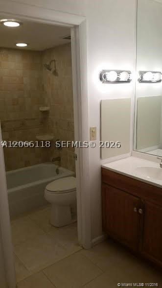 3670 Inverrary Dr 1u Property Photo 11