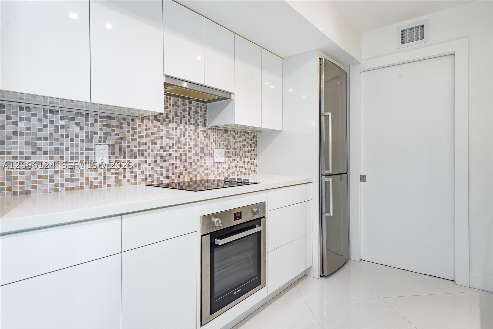 6917 Collins Ave 720 Property Photo 4