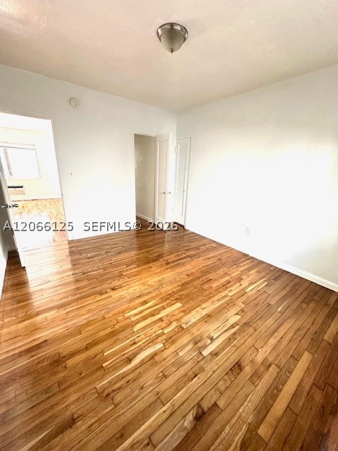 821 W 39th St 2 Property Photo 5