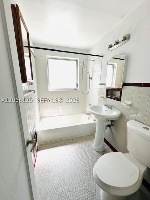 821 W 39th St 2 Property Photo 6
