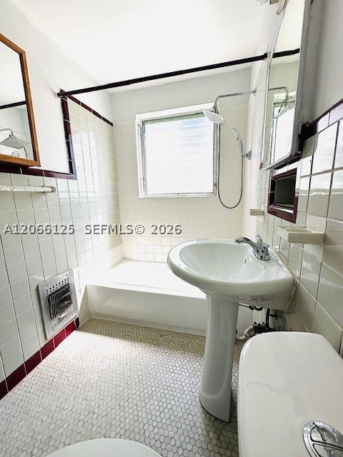 821 W 39th St 2 Property Photo 7