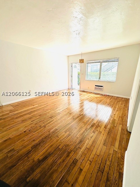 821 W 39th St 2 Property Photo 8