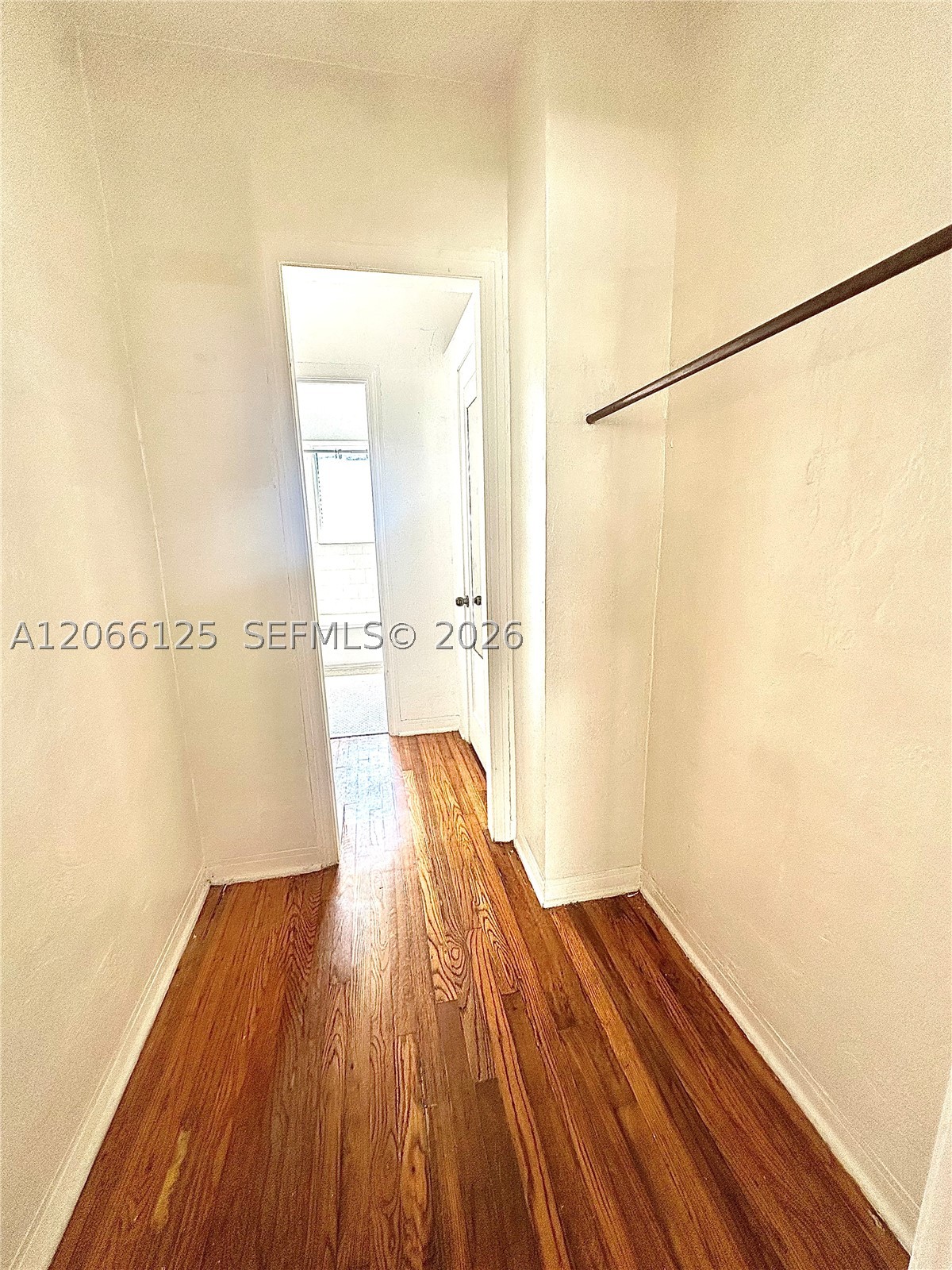 821 W 39th St 2 Property Photo 10