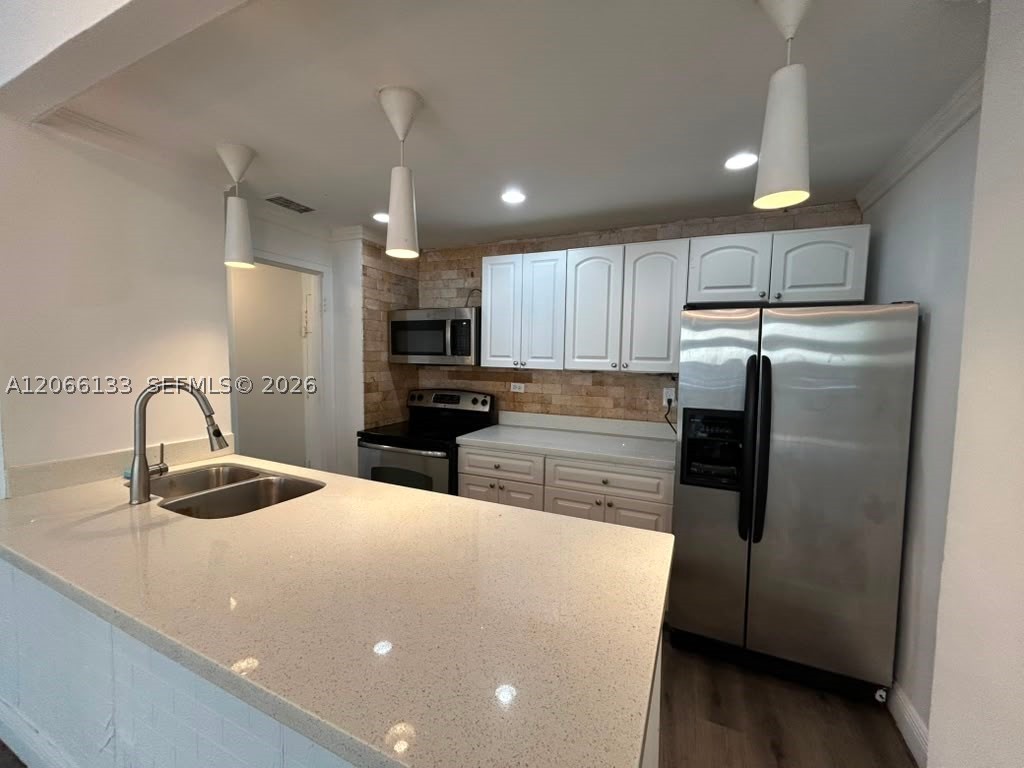 7545 E Treasure Dr 1B Property Photo 1