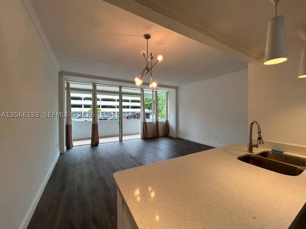 7545 E Treasure Dr 1b Property Photo 5