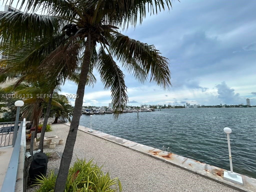 7545 E Treasure Dr 1b Property Photo 18