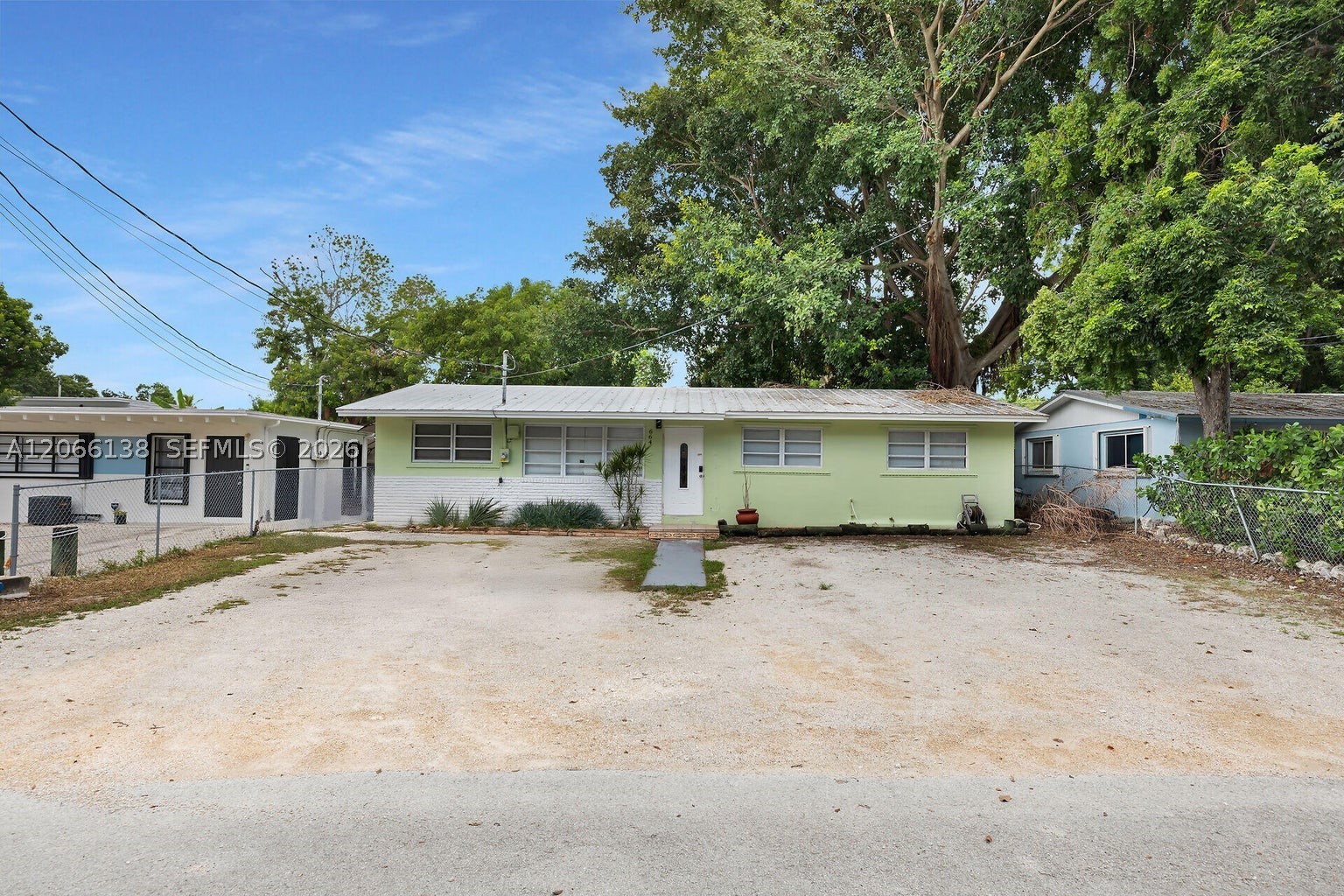 664 Colson Dr Property Photo 1