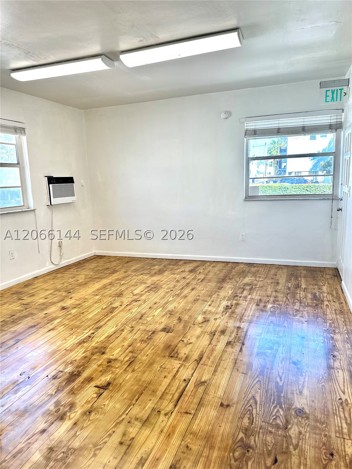 720 6th St Property Photo 2