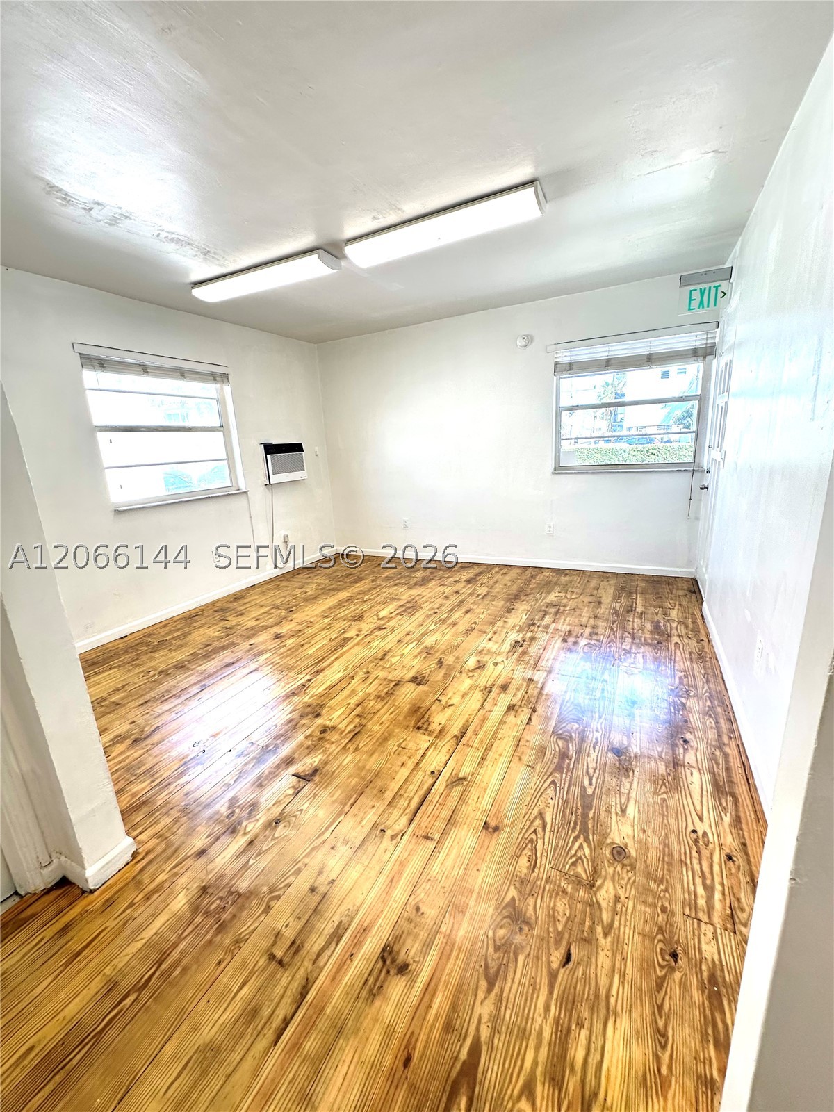 720 6th St Property Photo 4