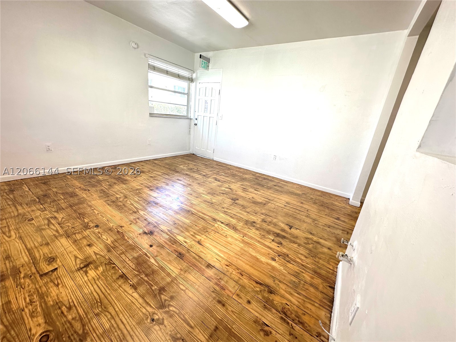 720 6th St Property Photo 5