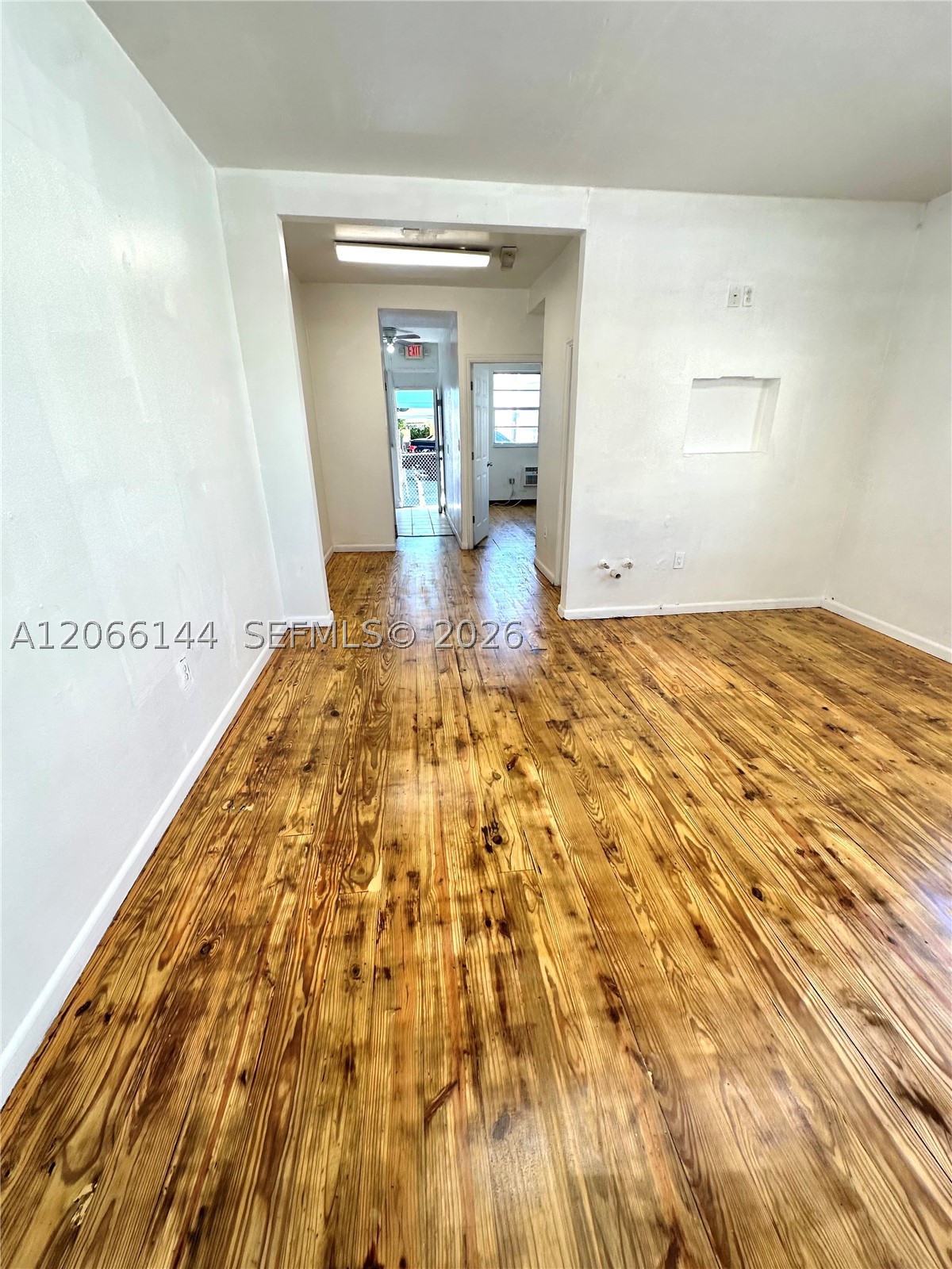 720 6th St Property Photo 8