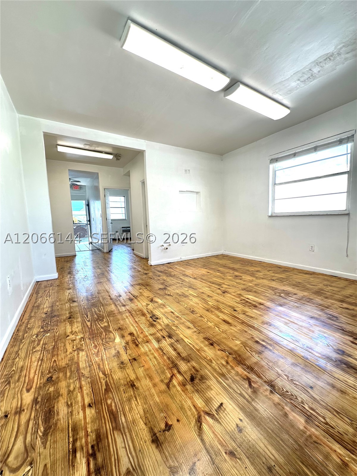 720 6th St Property Photo 9