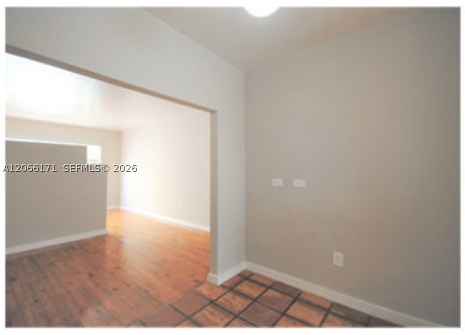 948 Meridian Ave 10 Property Photo 3
