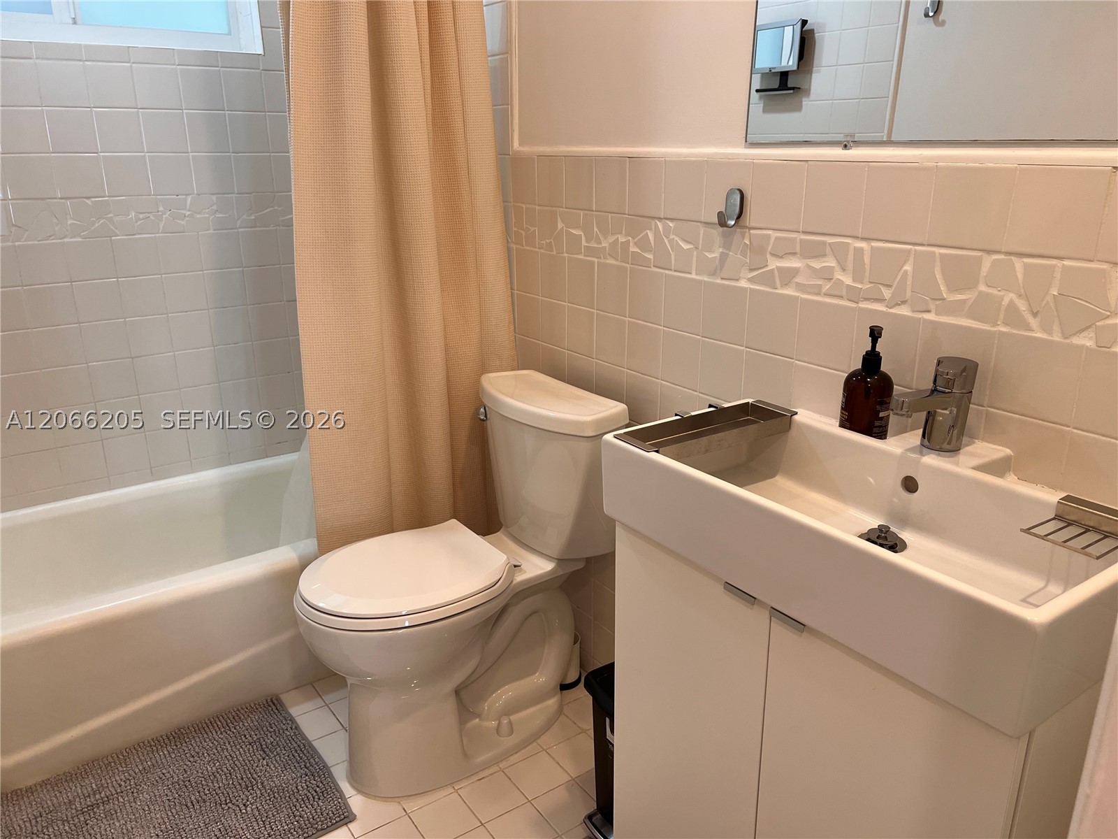 240 Galen Dr 302 Property Photo 10