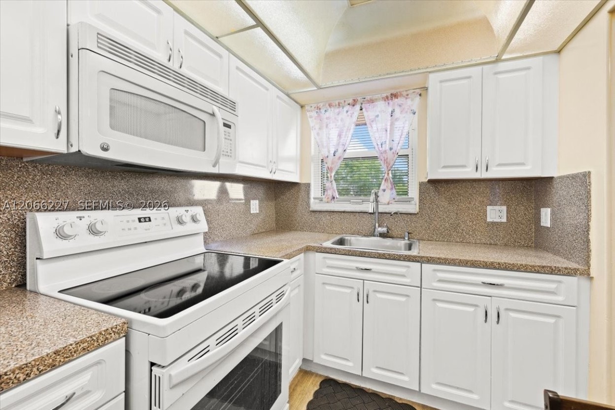 2911 N Pine Island Rd 311 Property Photo 15