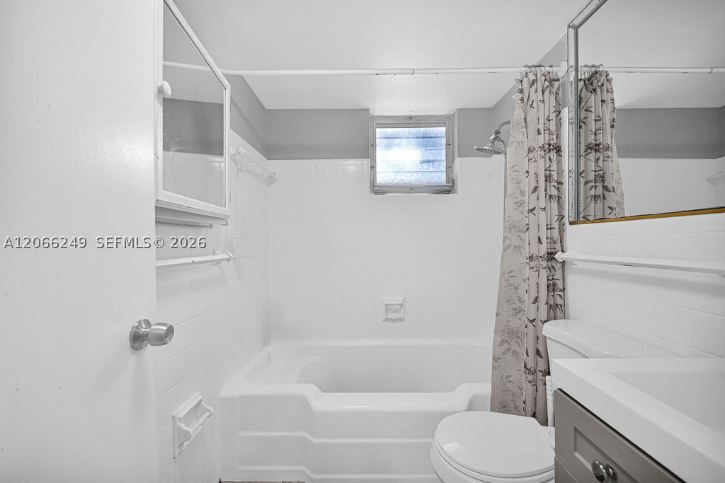2400 Ne 9th St 201 Property Photo 45