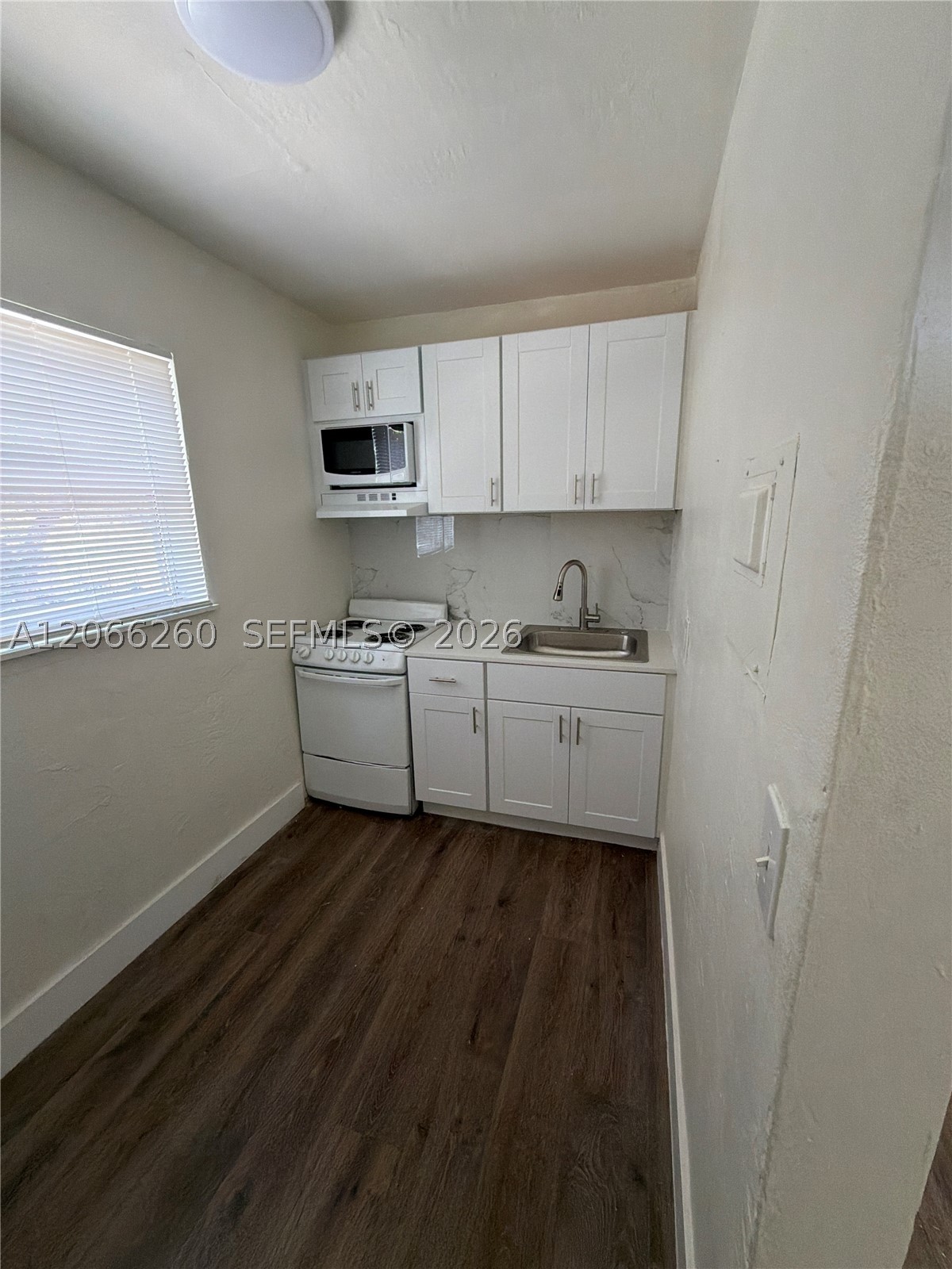 3669 Thomas Ave 7 Property Photo 2