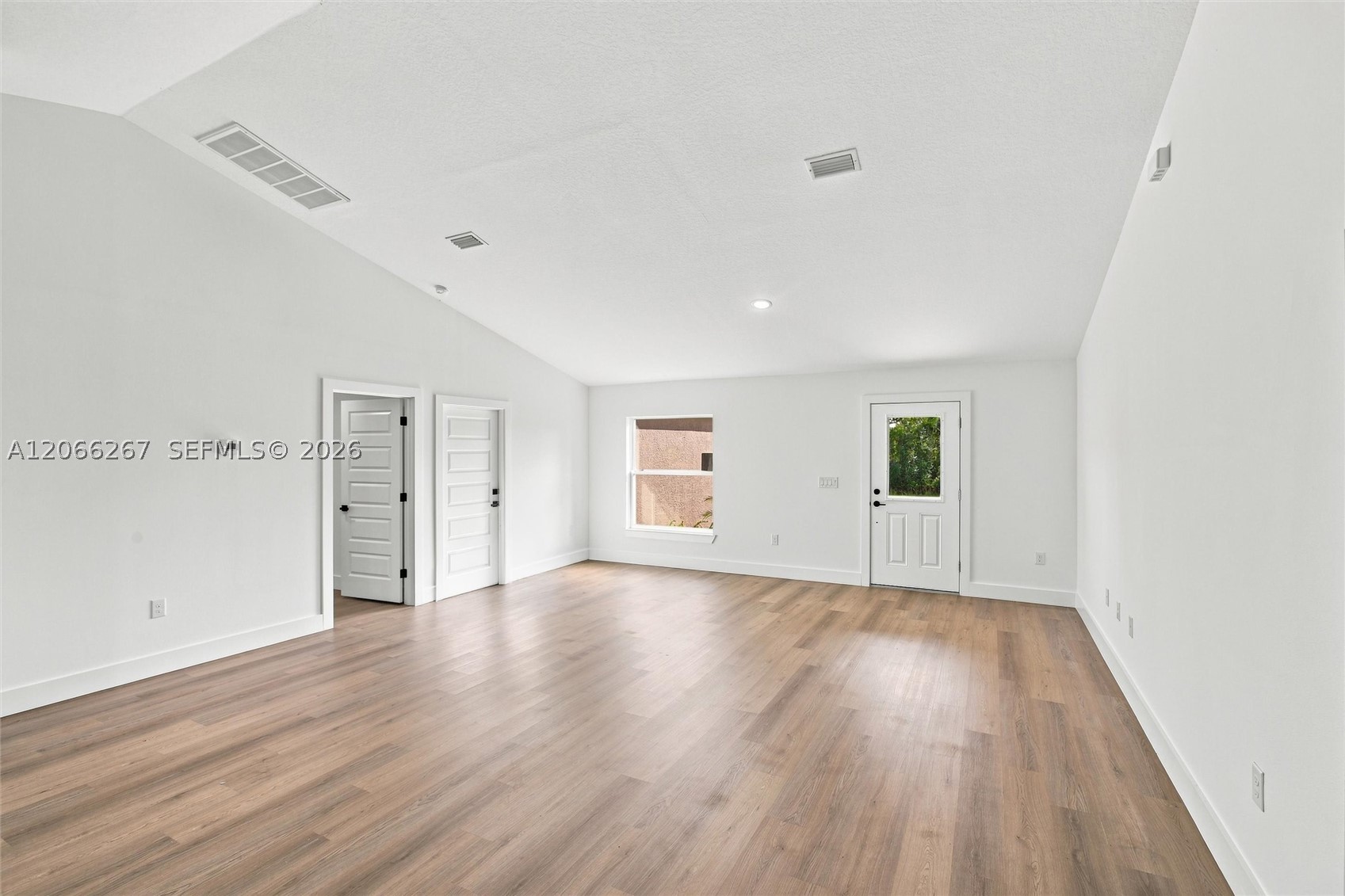 6898 Dickinson Drive Property Photo 4
