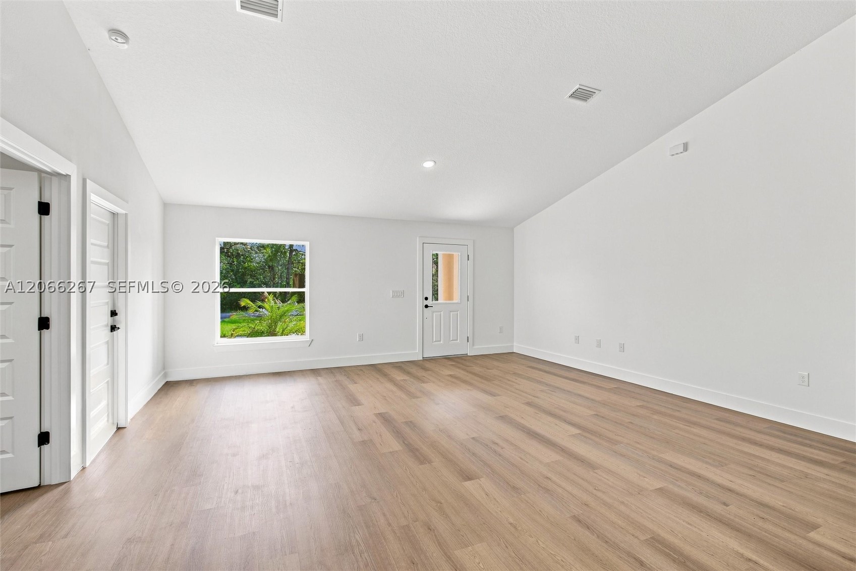 6898 Dickinson Drive Property Photo 5