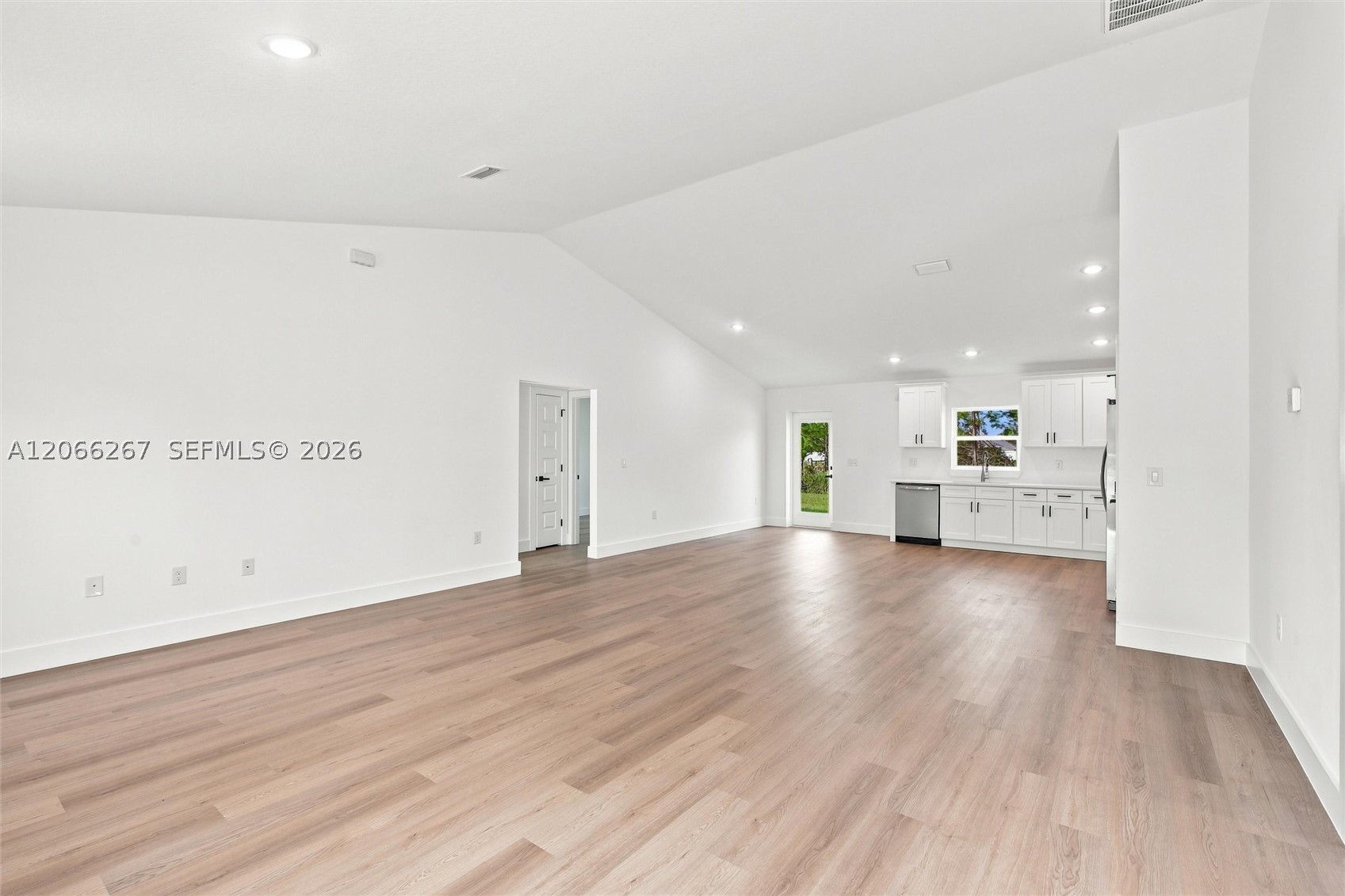 6898 Dickinson Drive Property Photo 6