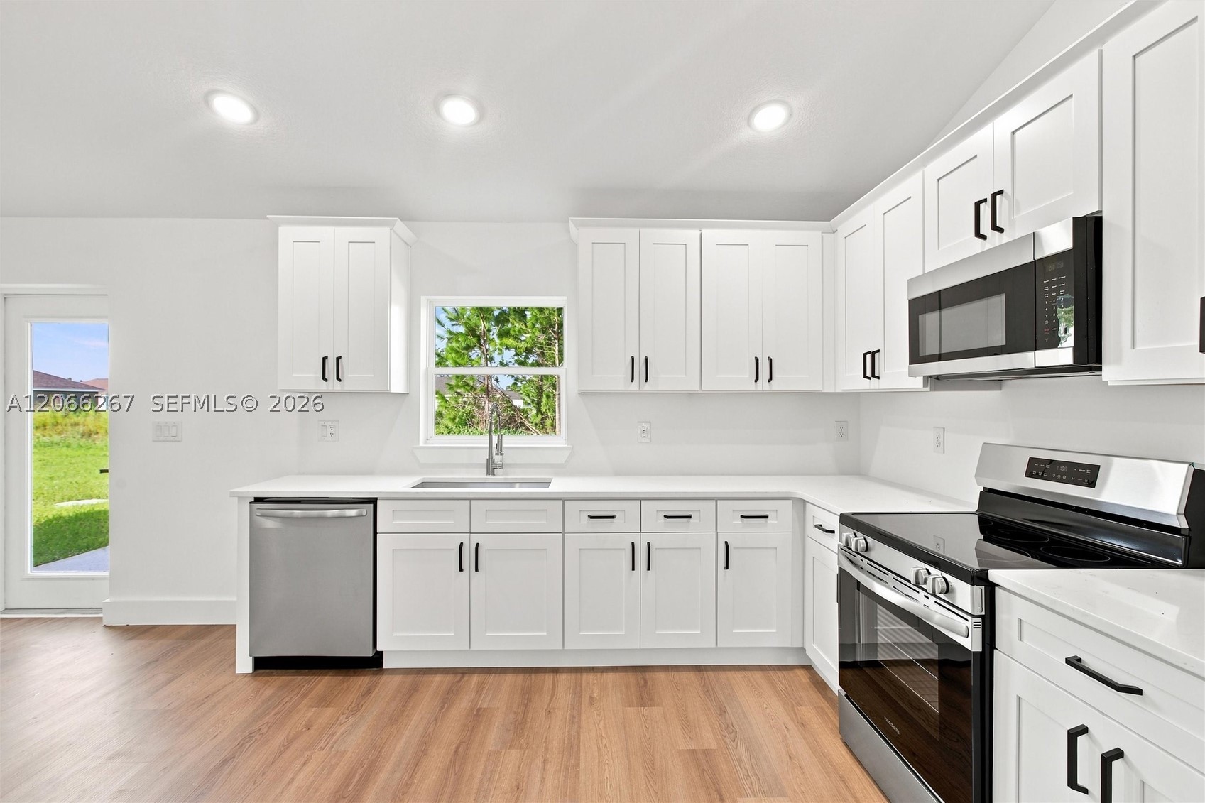6898 Dickinson Drive Property Photo 10