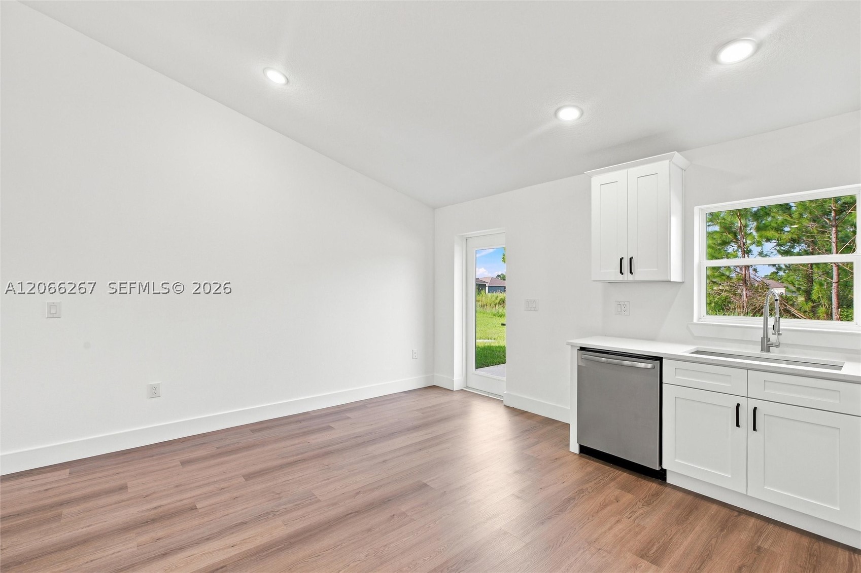 6898 Dickinson Drive Property Photo 12