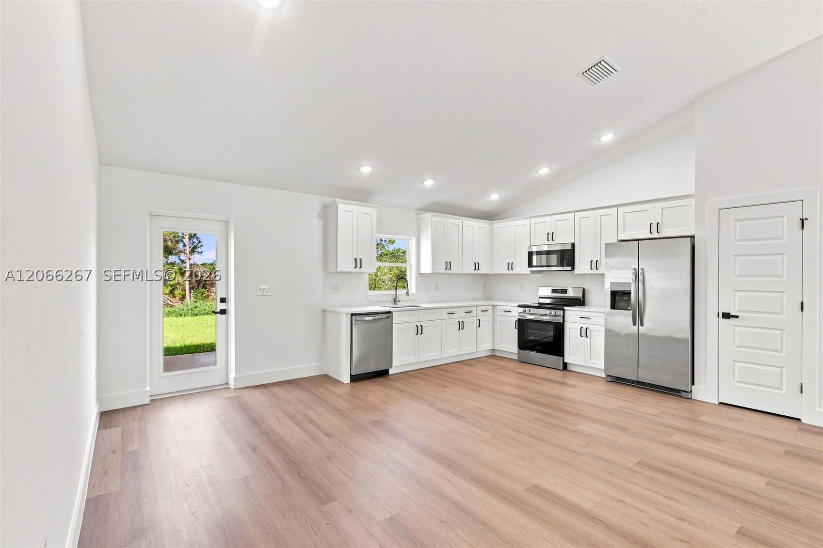 6898 Dickinson Drive Property Photo 13