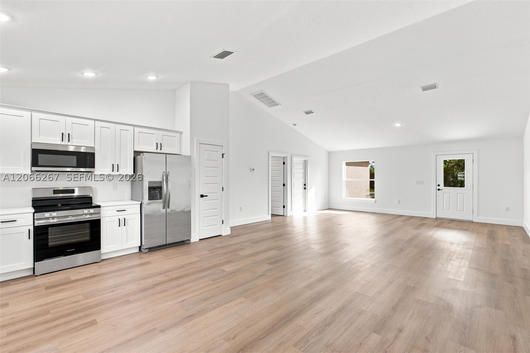 6898 Dickinson Drive Property Photo 14
