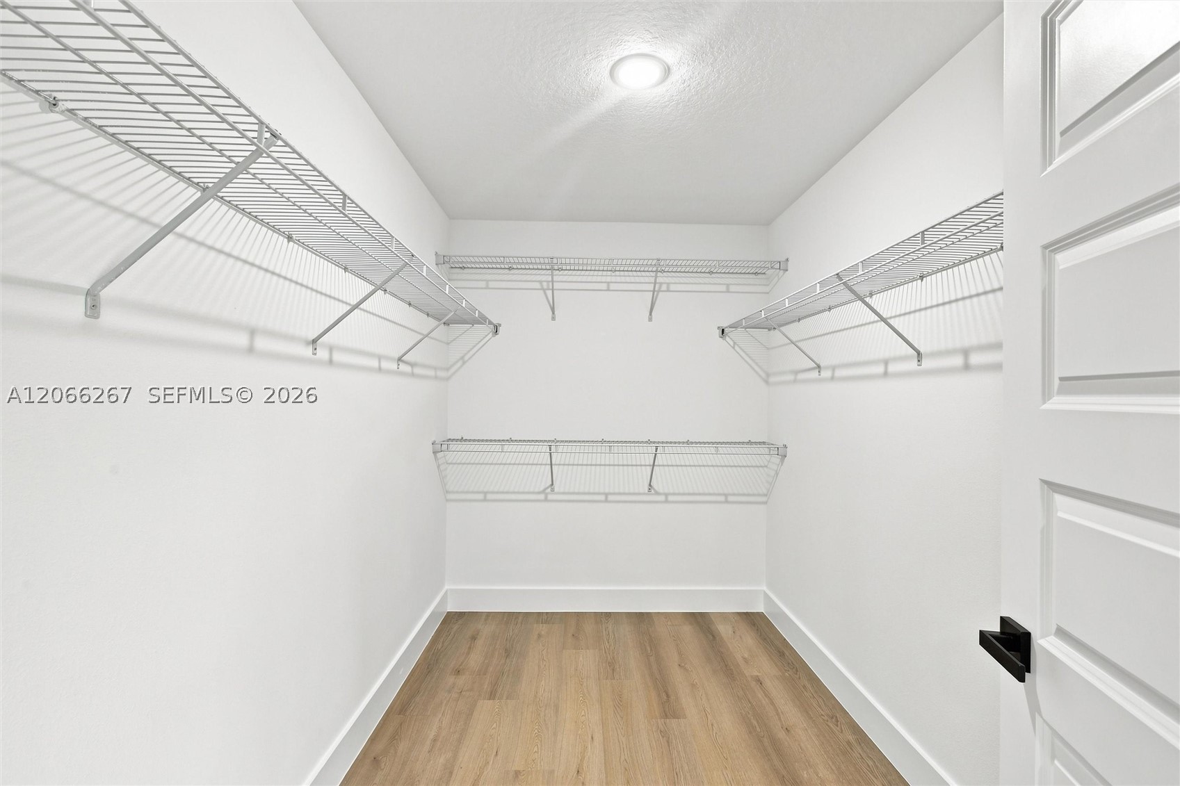 6898 Dickinson Drive Property Photo 19