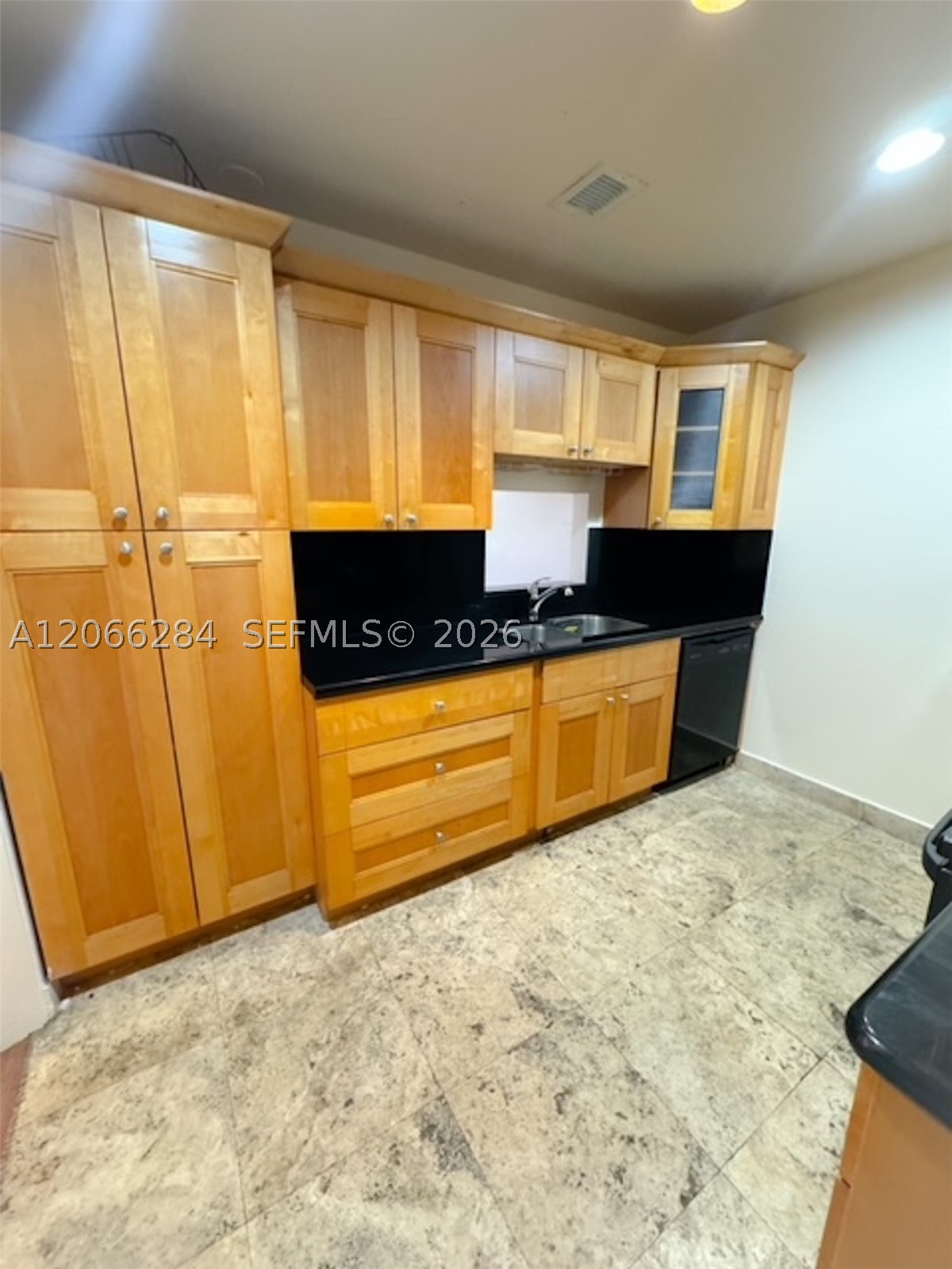 2008 Jackson B7 Property Photo 2
