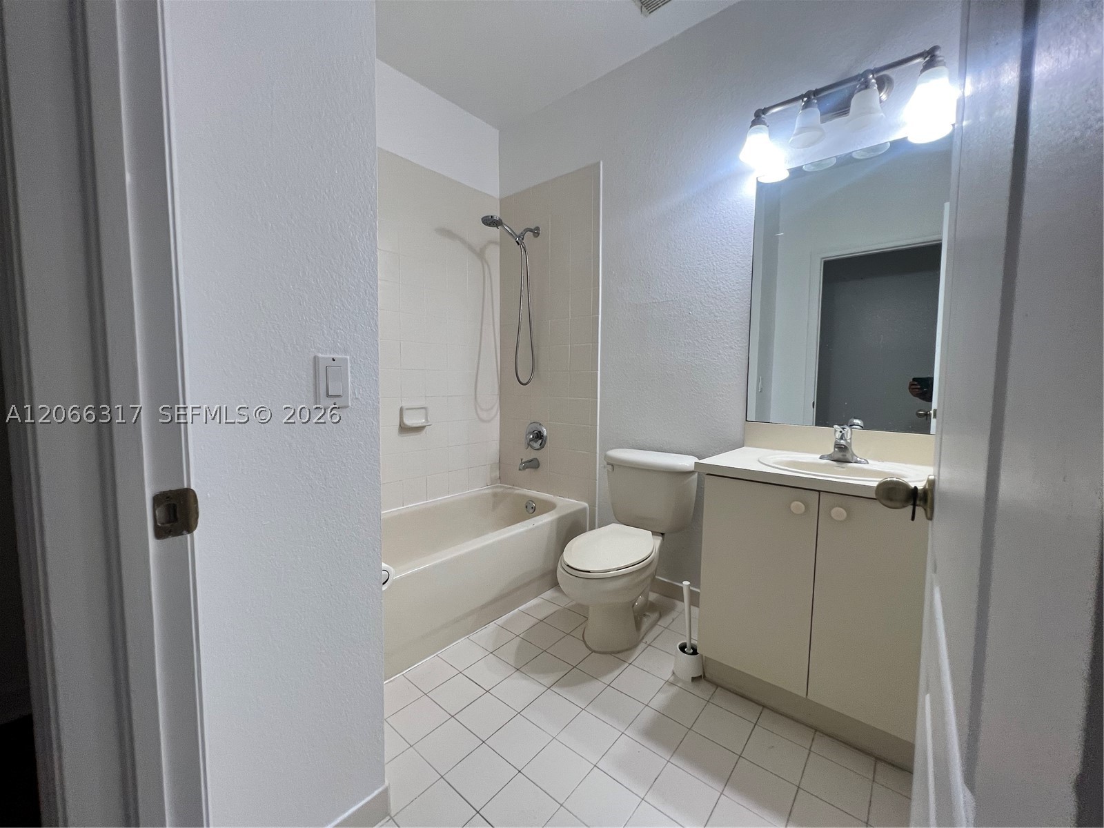 8564 Sw 214th Way Property Photo 10