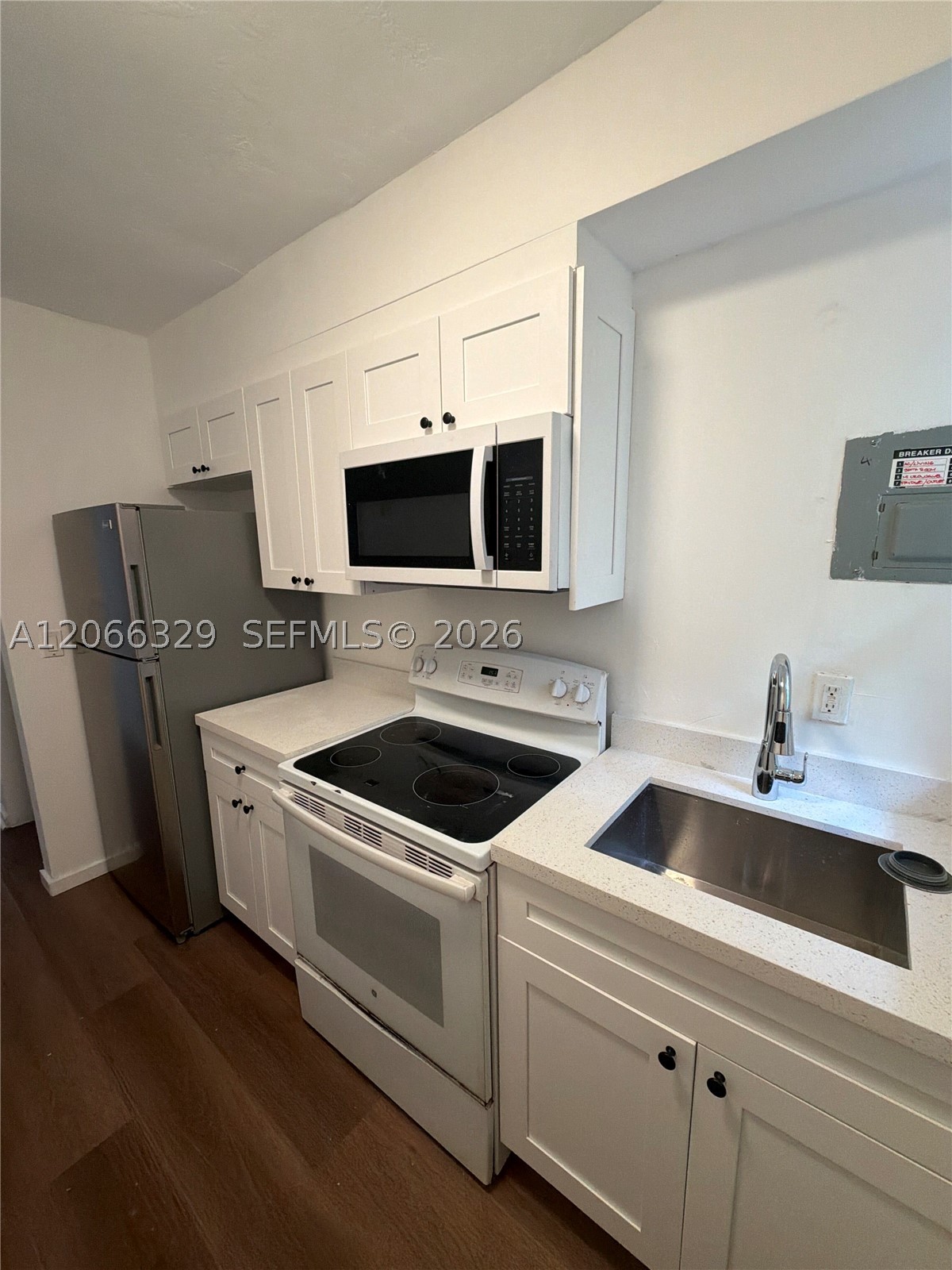640 SW 5th St 4 Property Photo 1