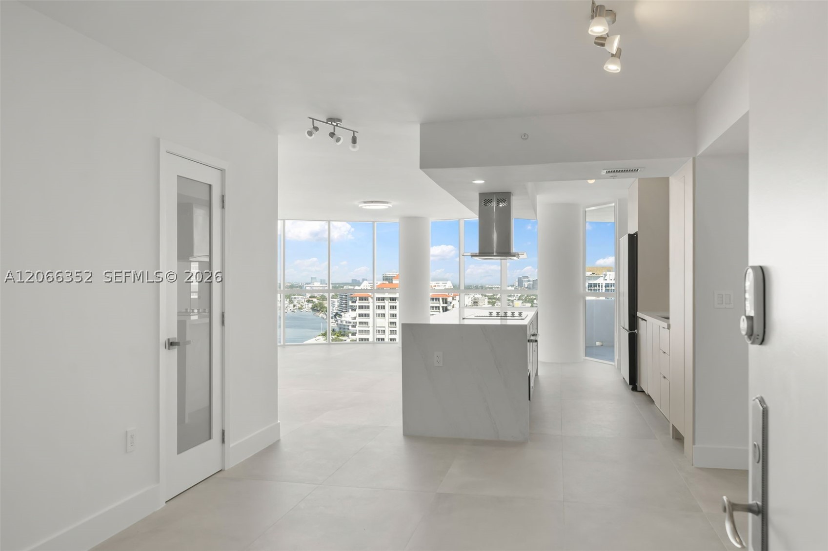 6301 Collins Ave 2307 Property Photo 1