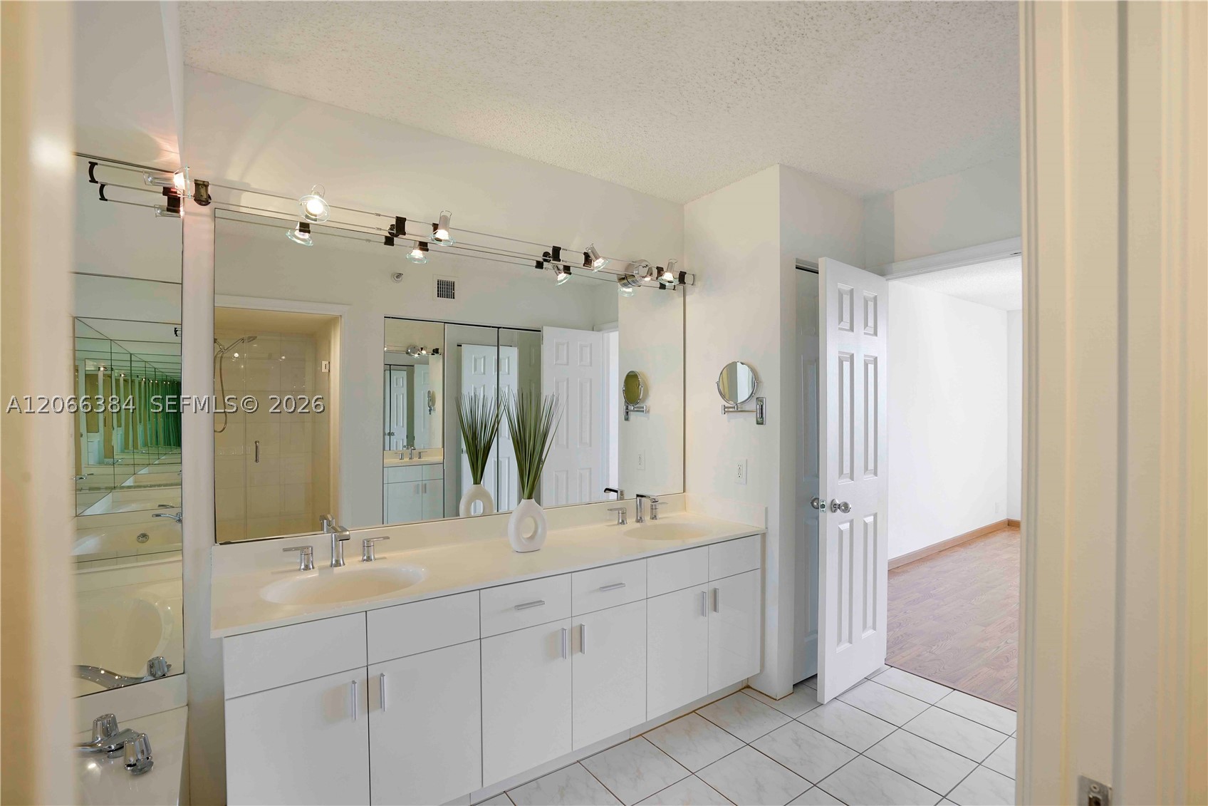 3530 Mystic Pointe Dr 3214 Property Photo 16