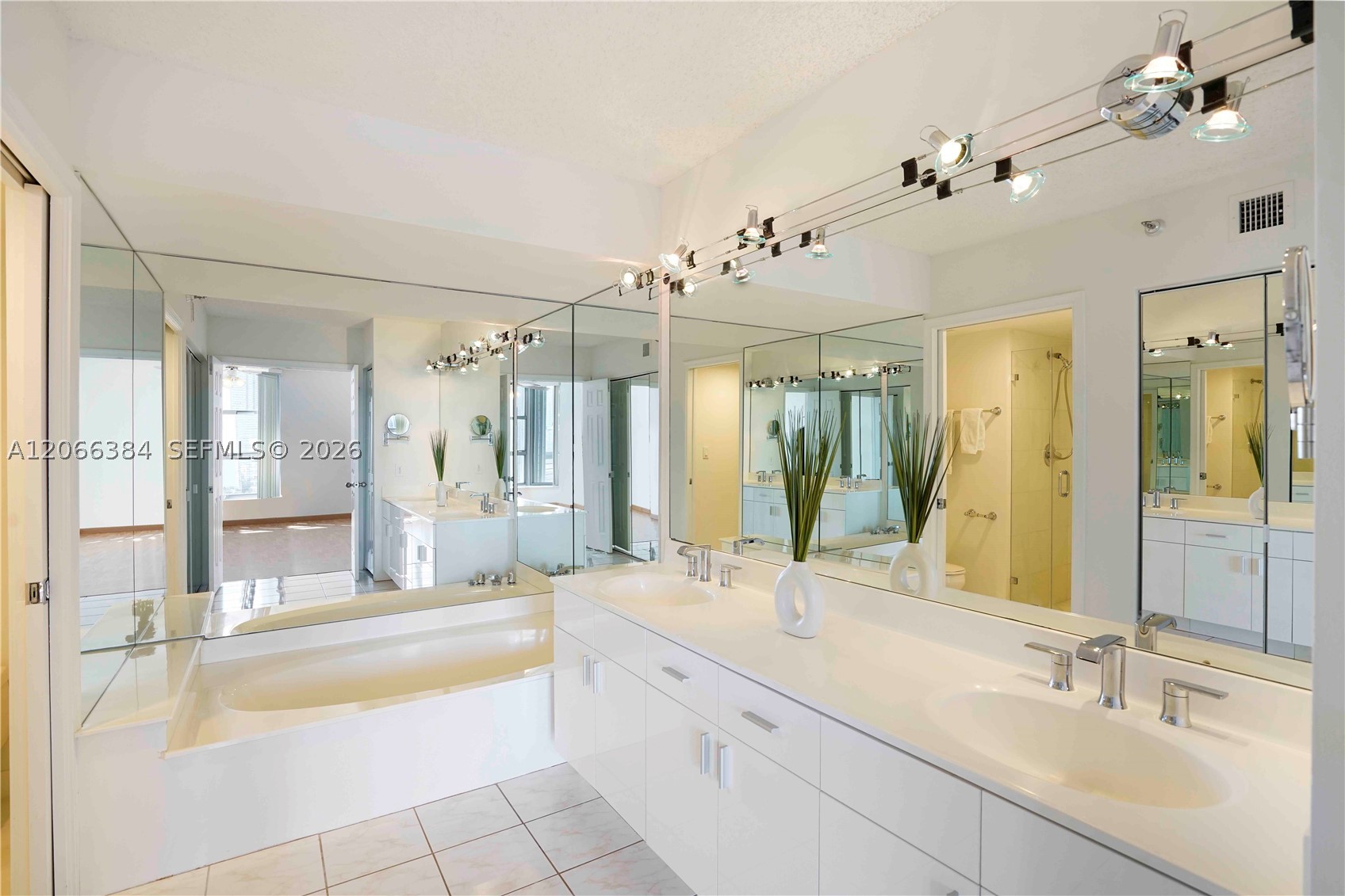 3530 Mystic Pointe Dr 3214 Property Photo 17