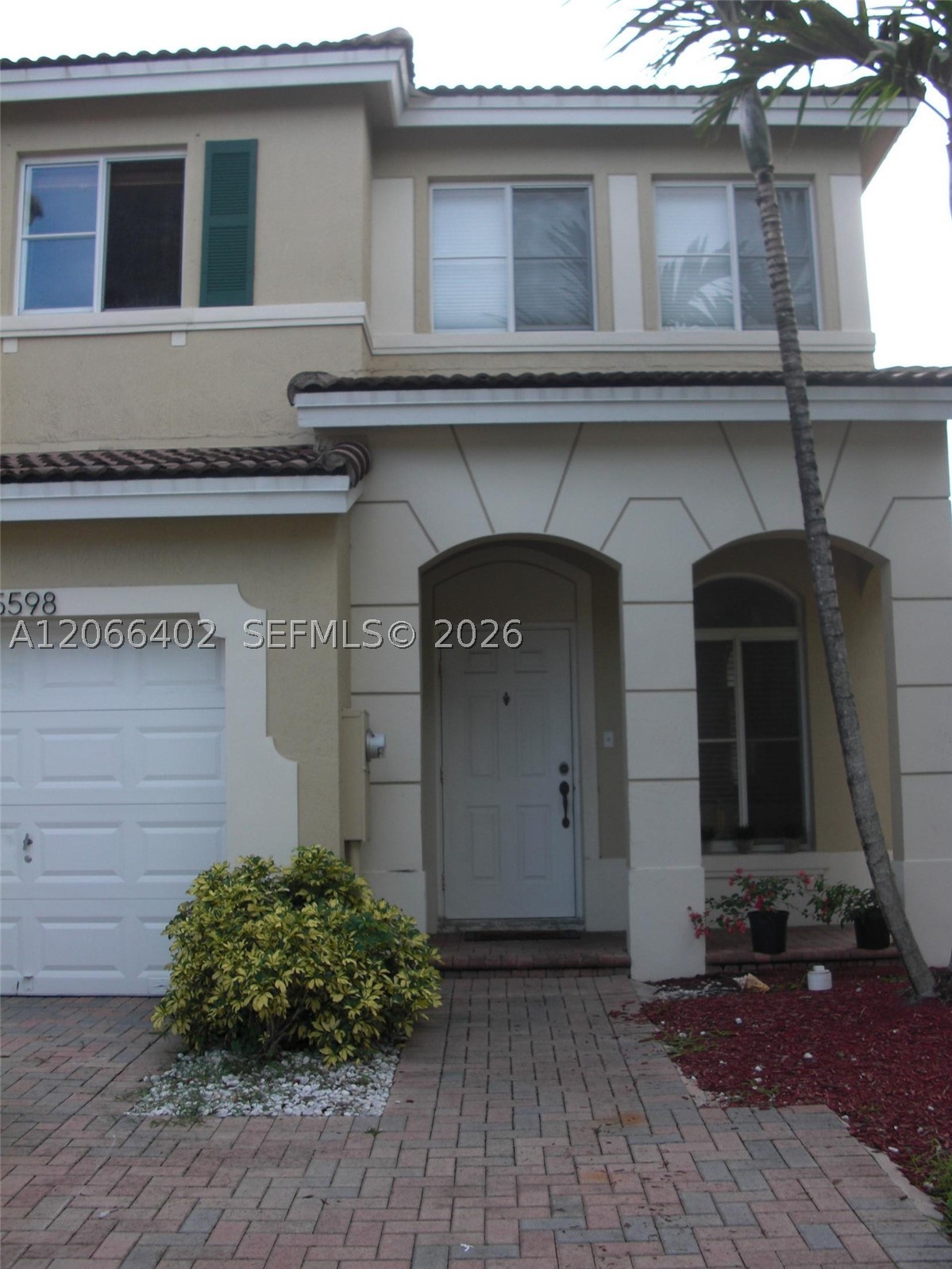 5598 NW 113th Ave - Property Photo 1