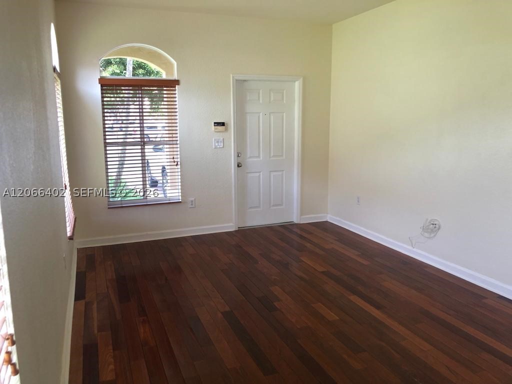 5598 Nw 113th Ave - Property Photo 3