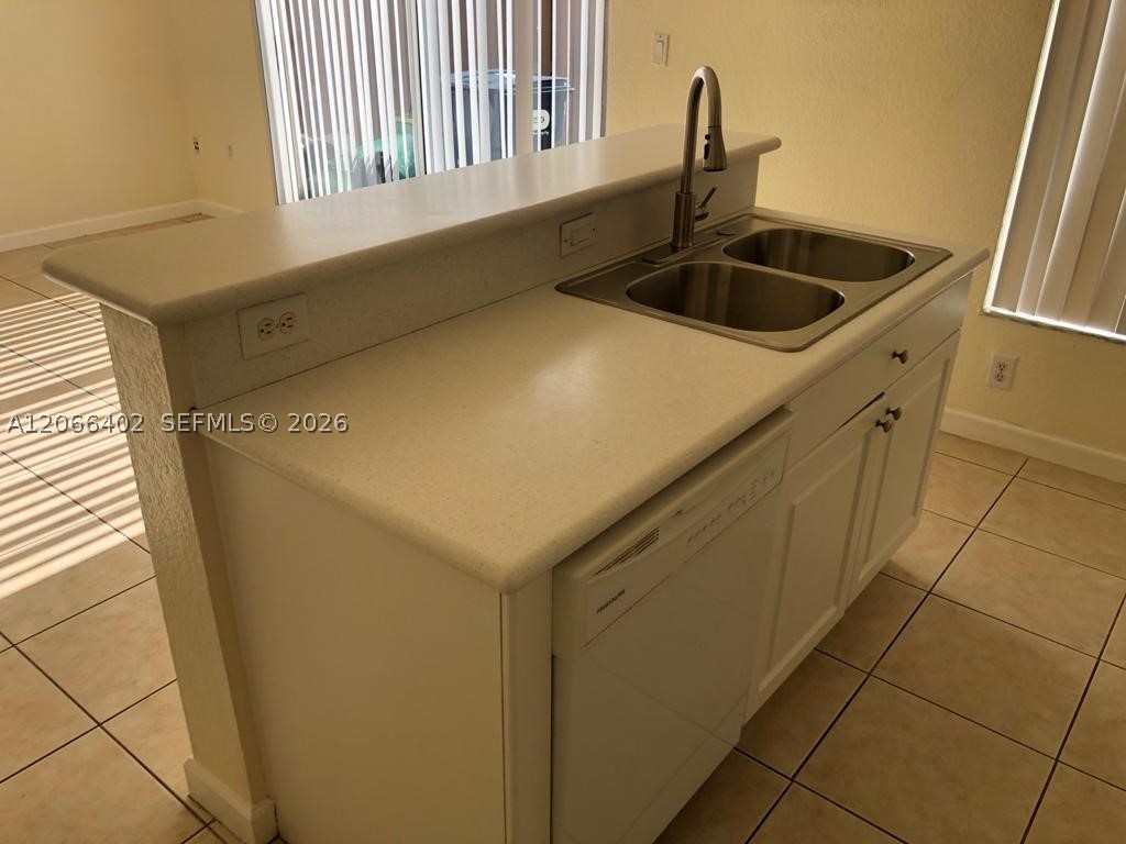 5598 Nw 113th Ave - Property Photo 23