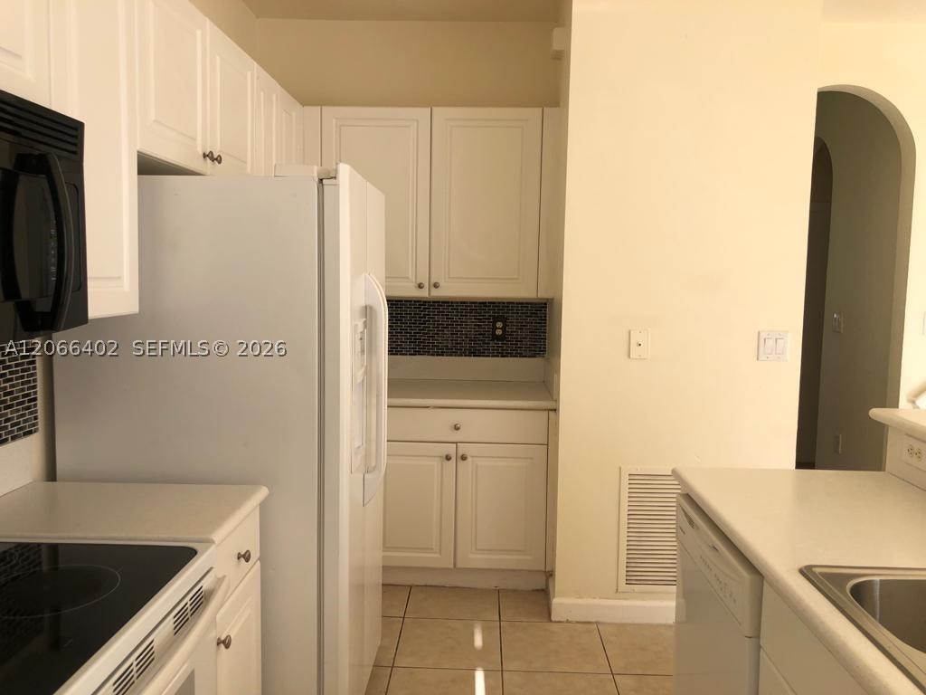 5598 Nw 113th Ave - Property Photo 26