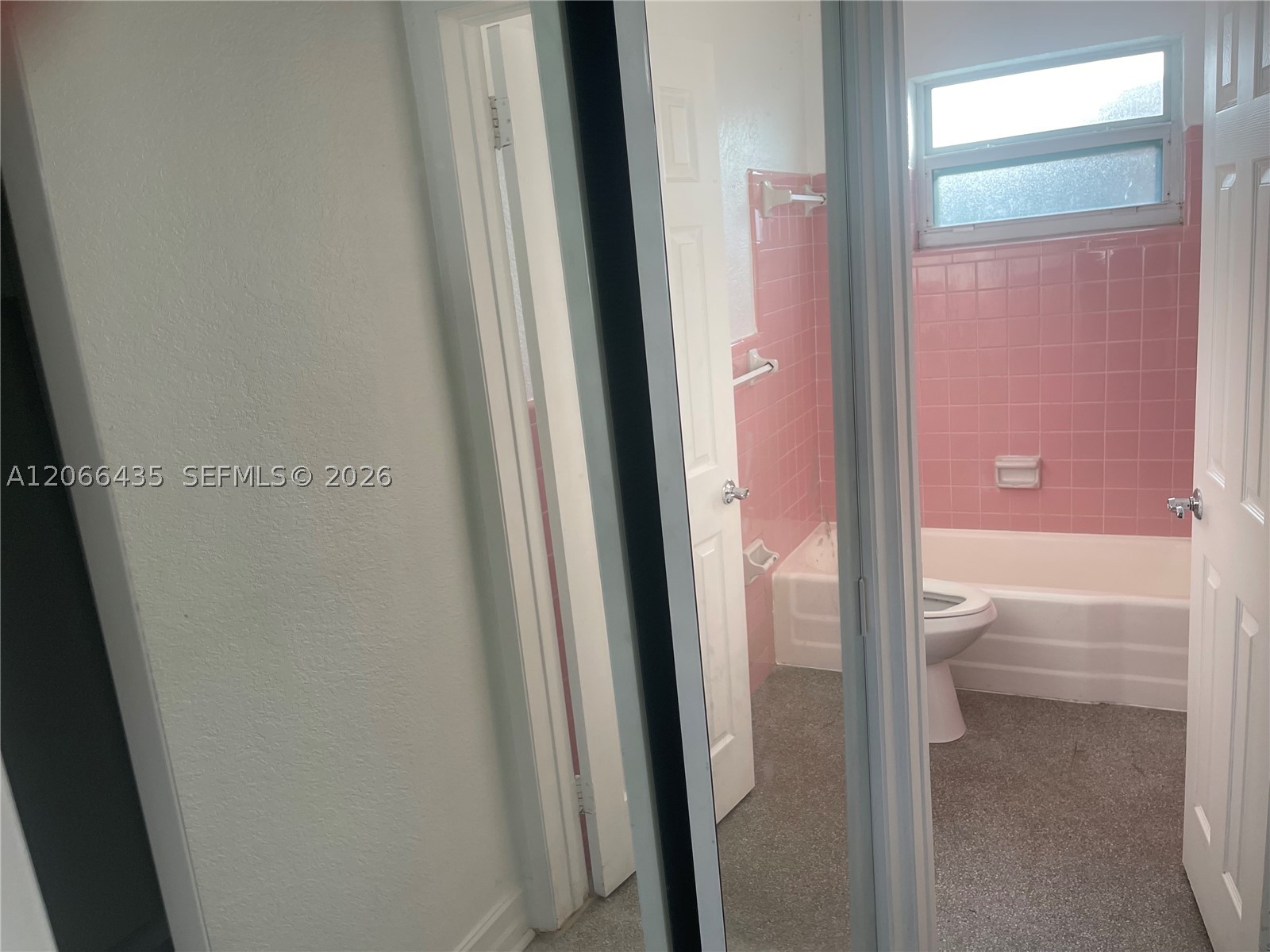 1400 N 16th Ave 2 Property Photo 4