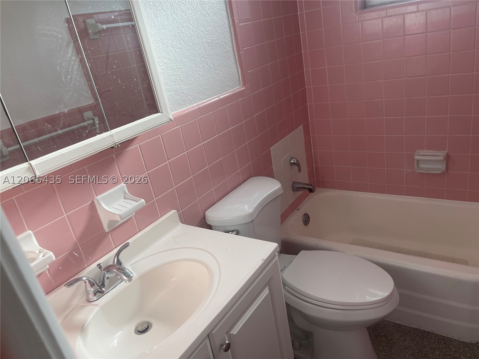 1400 N 16th Ave 2 Property Photo 5