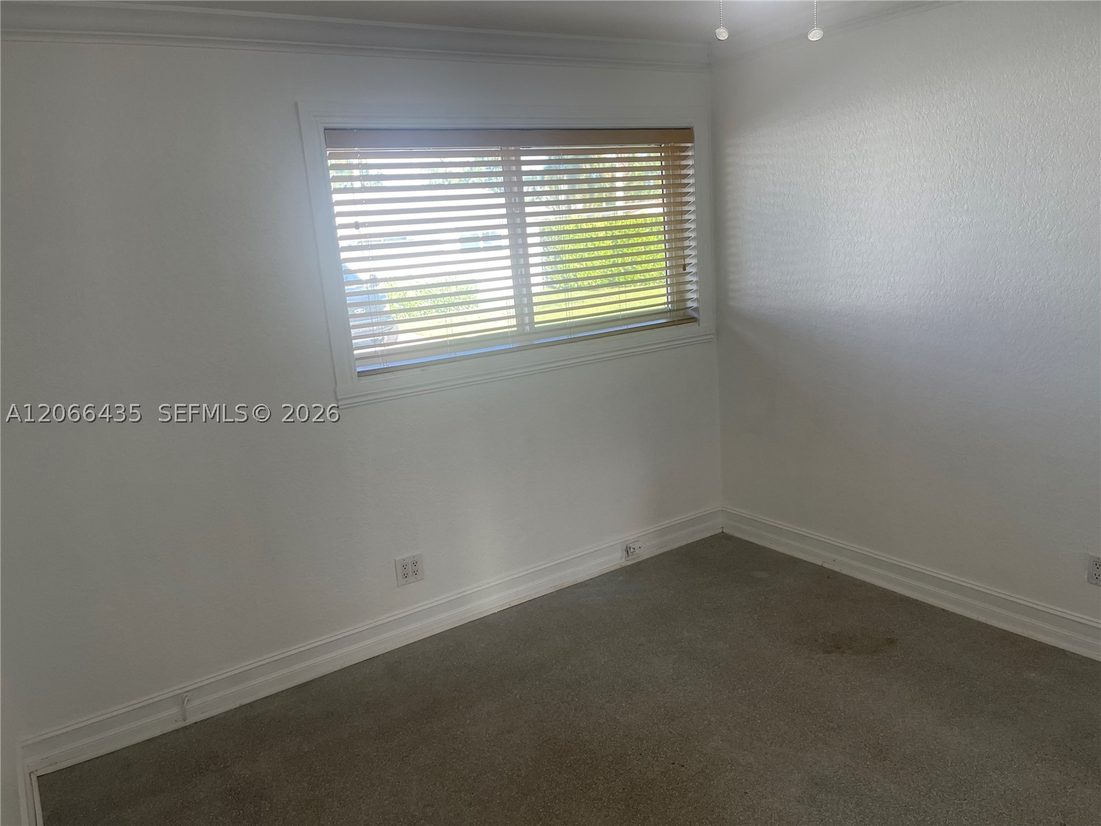 1400 N 16th Ave 2 Property Photo 8