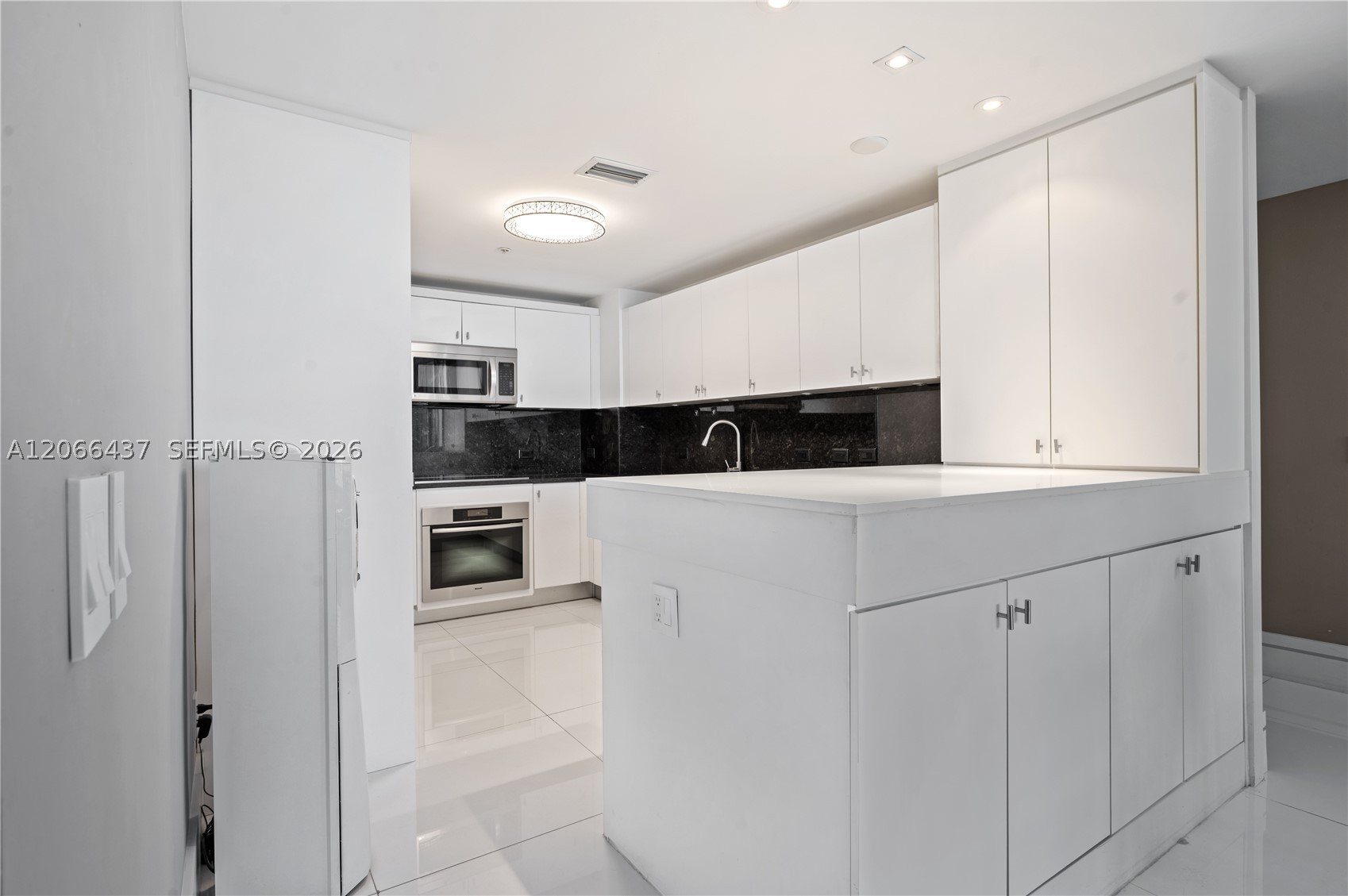 6899 Collins Ave 702 Property Photo 15